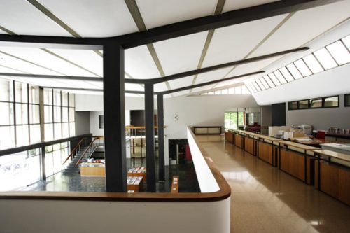 Exposición > El edificio de GG en ‘Equipamientos II. Ocio, deporte, comercio, turismo y transporte, 1925-1965’